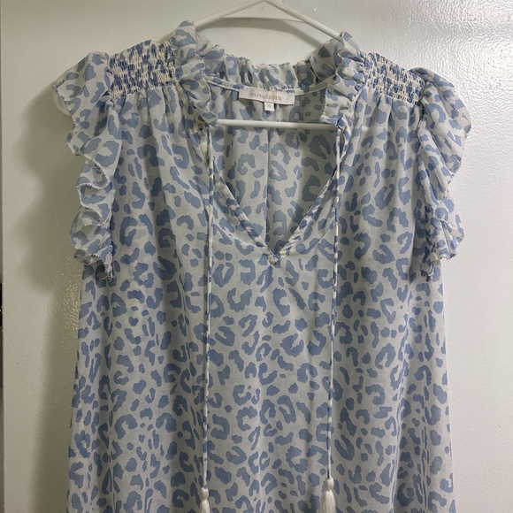 Olivaceous Blue and White cheetah blouse - Picture 1 of 2